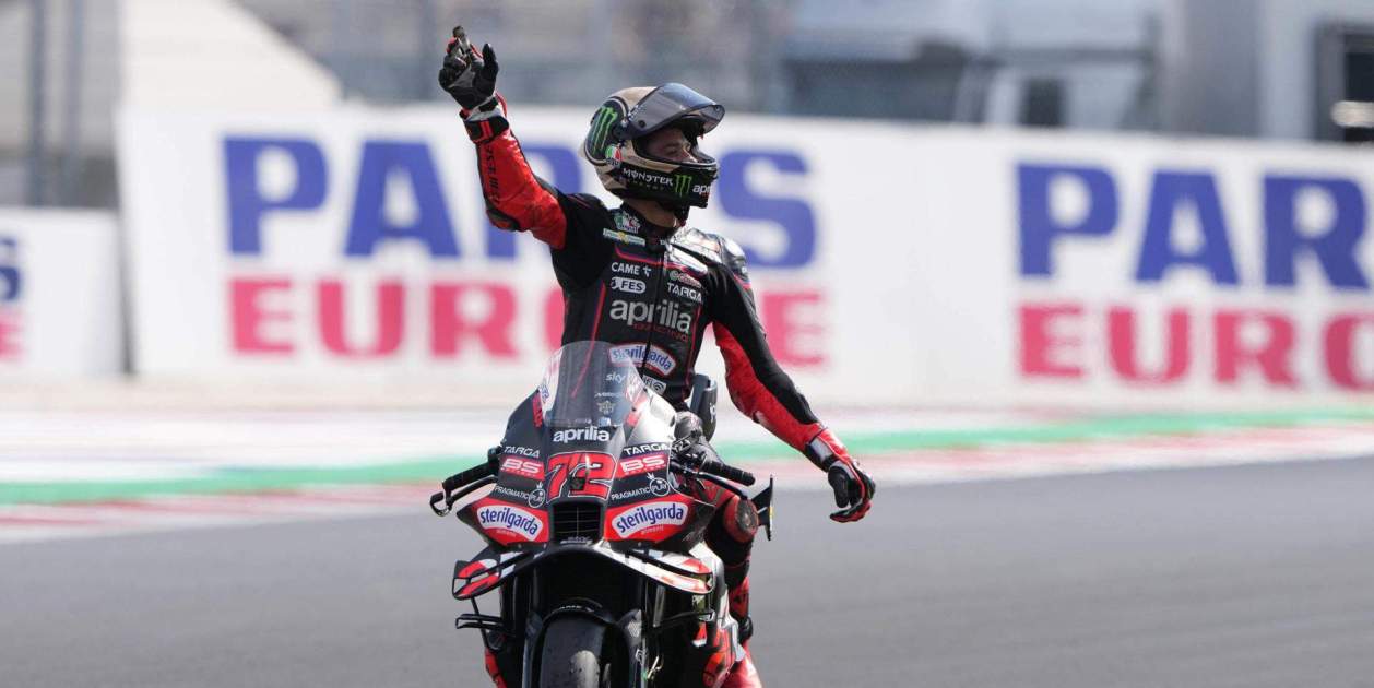 Marco Bezzecchi se aprovecha de la caída de Marc Márquez para ganar en ...