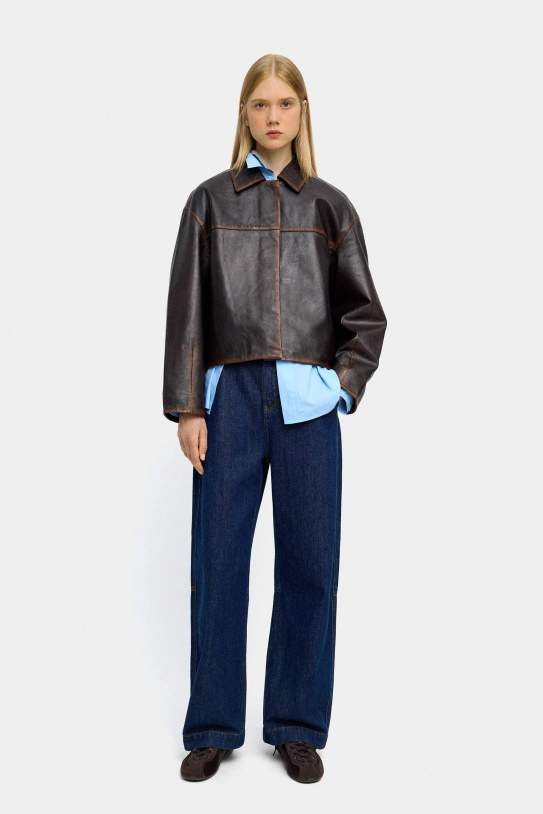 Chaqueta de piel con pespuntes