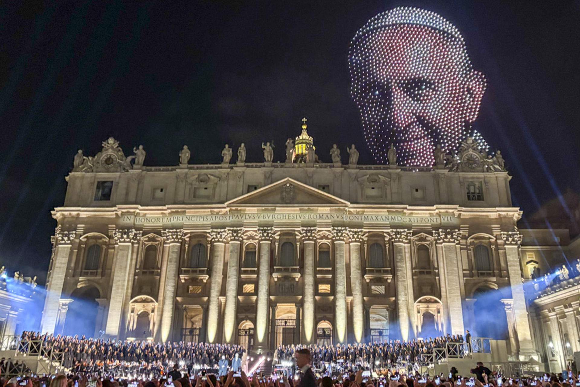 Megaconcierto en el Vaticano con Karol G, Andrea Bocelli y 3.500 drones dibujando el rostro del papa Francisco
