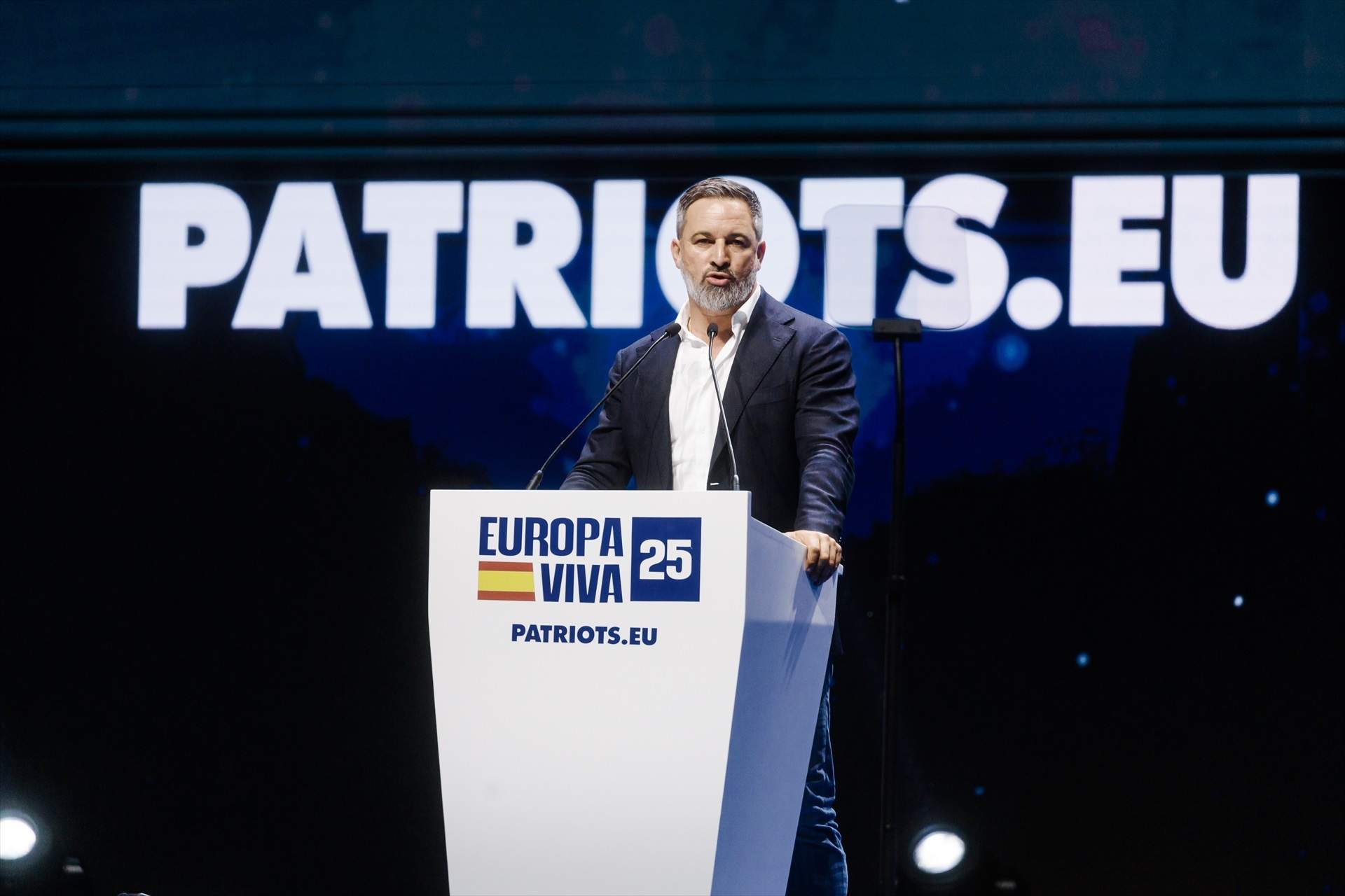 “Ens diuen feixistes per matar-nos”: Abascal enalteix Kirk en una cimera ultra descafeïnada