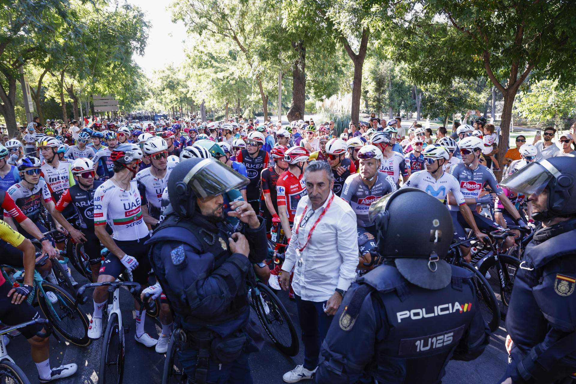 La preocupación por el caos de la Vuelta se traslada al Tour: "Ahora peligra la salida en Barcelona"