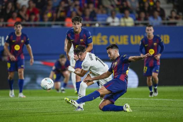 Eric Garcia, defensant durant el Barça - València / Foto: EFE Eric Garcia, defensant durant el Barça - València / Foto: EFE
