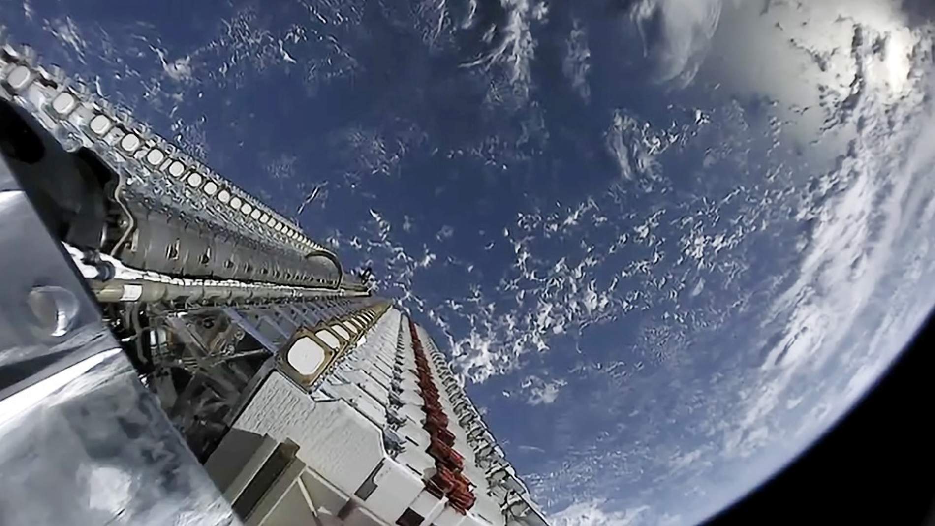 Cau Starlink per una tempesta solar: afectació global de les comunicacions per satèl·lit