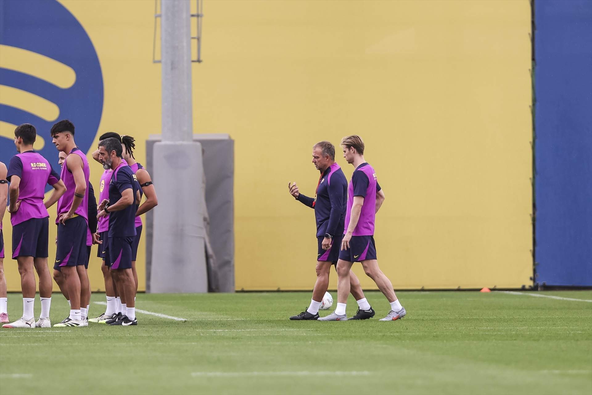 Frenkie de Jong, de vuelta ante un panorama muy diferente