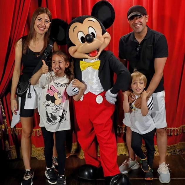 Xavi Hernández amb els seus fills i la seva dona Instagram Xavi Hernández amb els seus fills i la seva dona Instagram