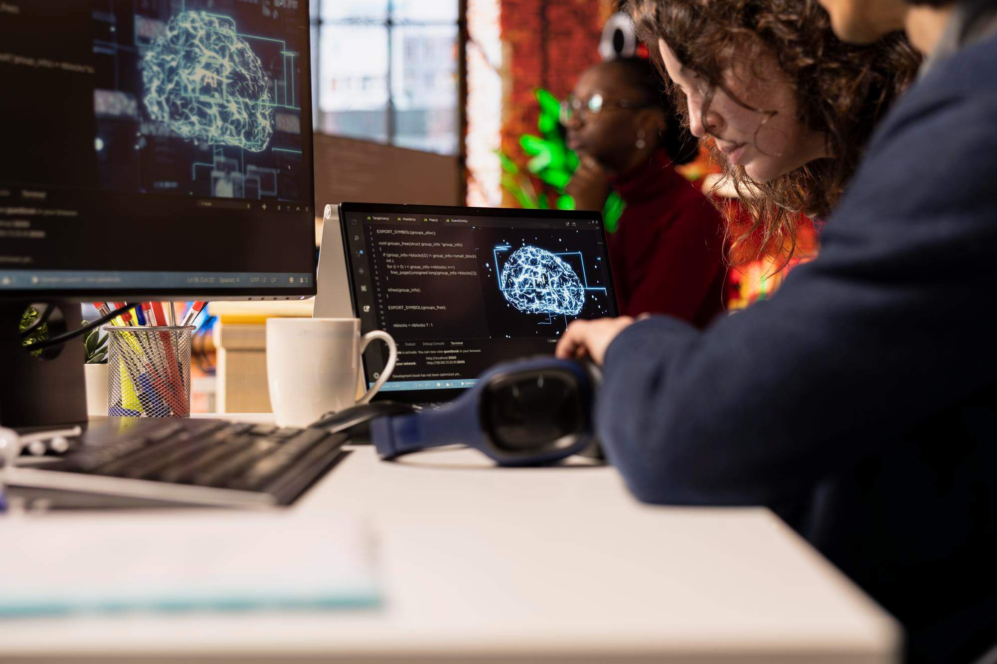 Joan Hernández, experto en IA: “Si conoces a alguien que la use de psicólogo, quítale el móvil”