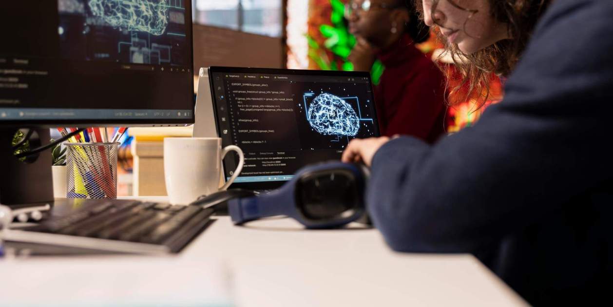 Imagen de un trabajador con inteligencia artificial | Freepik