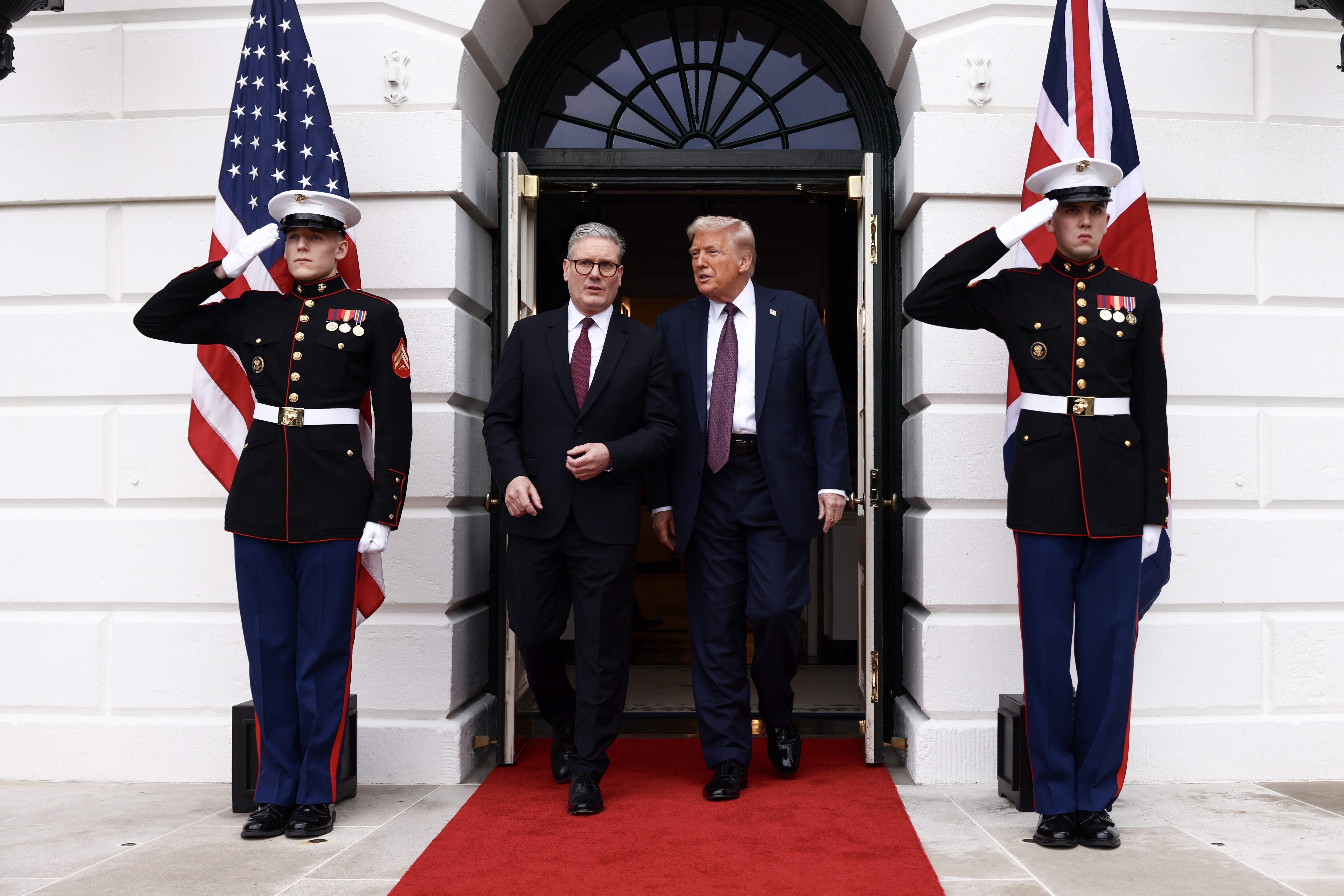 Crisis internas, protestas y "máximos honores": qué hay que saber sobre la visita de Trump al Reino Unido