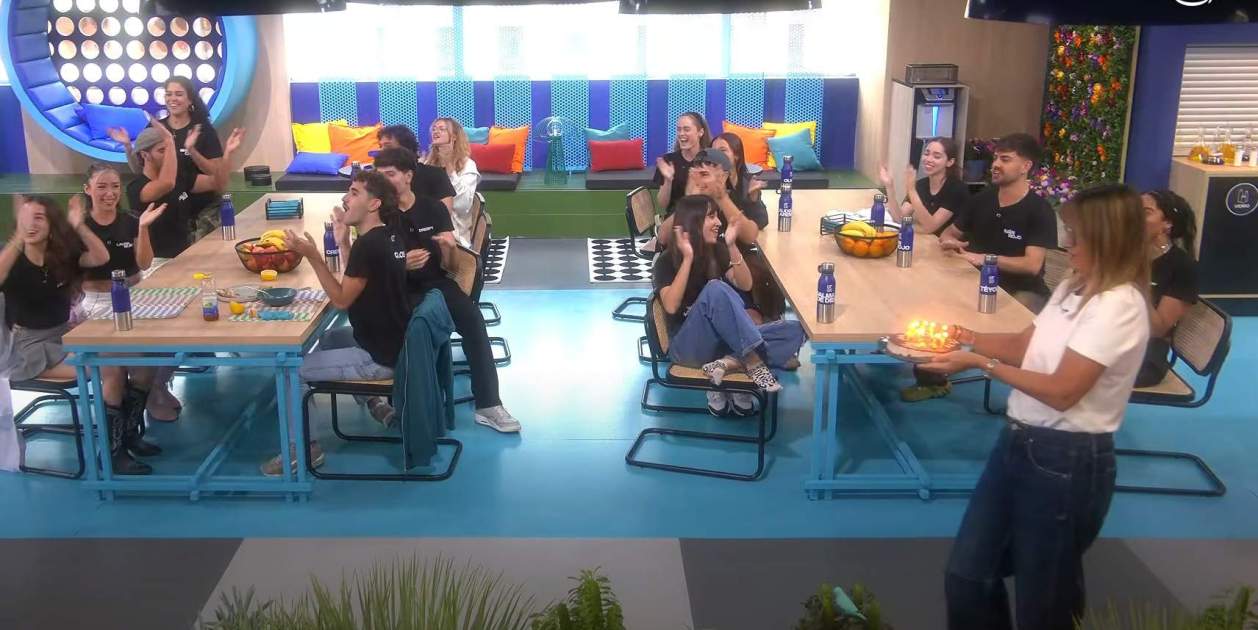 Noemí Galera porta el pastís a Max, OT 2025   YouTube