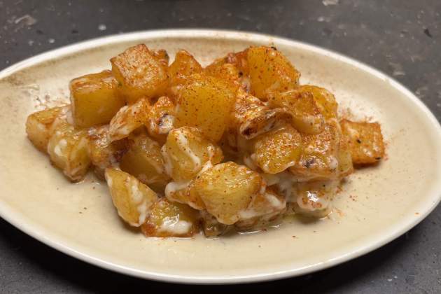 Restaurant Rooster & Bubbles, patatas bravas / Foto: Jordi Tubella
