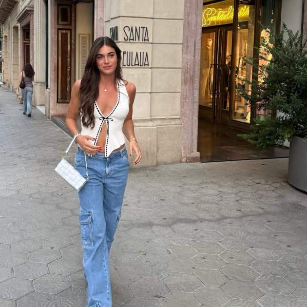 Sira Martínez a la botiga Santa Eulàlia Instagram Sira Martínez a la botiga Santa Eulàlia Instagram