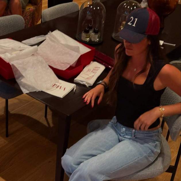 Sira Martínez a la botiga Valentino Instagram Sira Martínez a la botiga Valentino Instagram