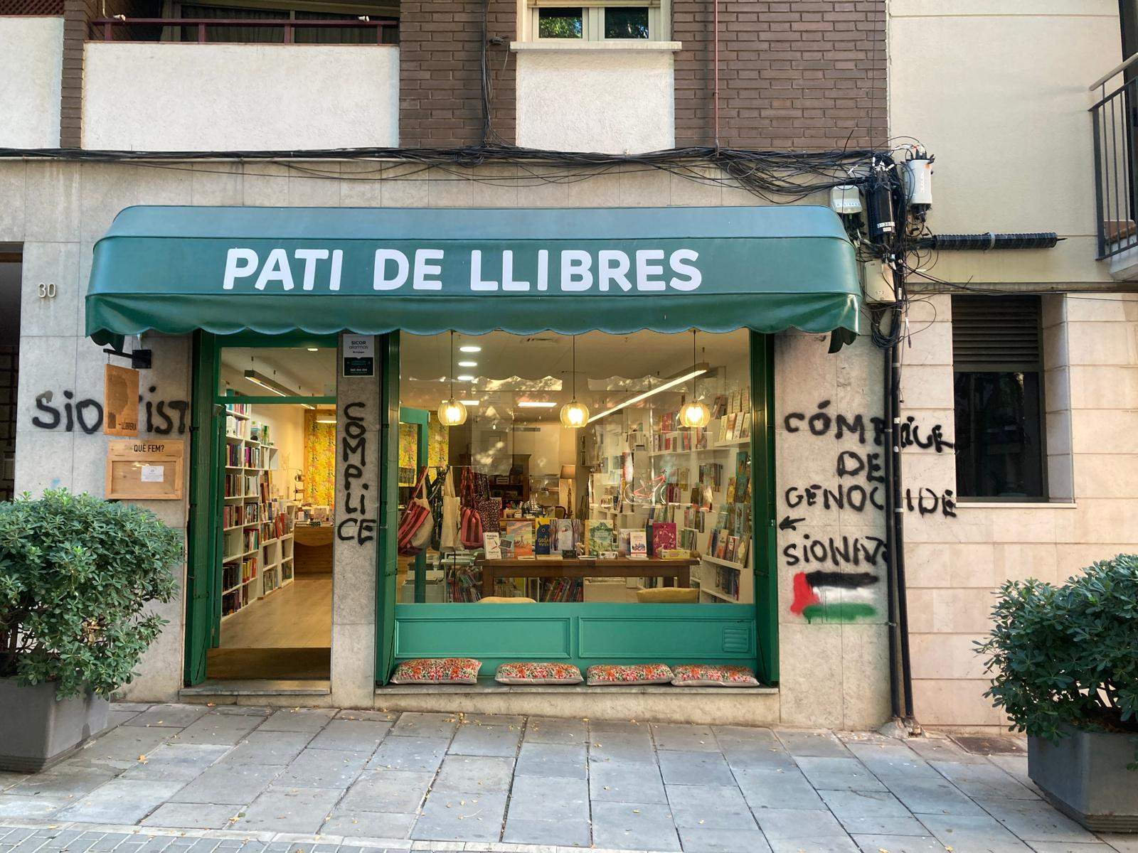 Vandalizan una librería infantil en Sant Cugat acusada de ser “cómplice del genocidio” en Palestina