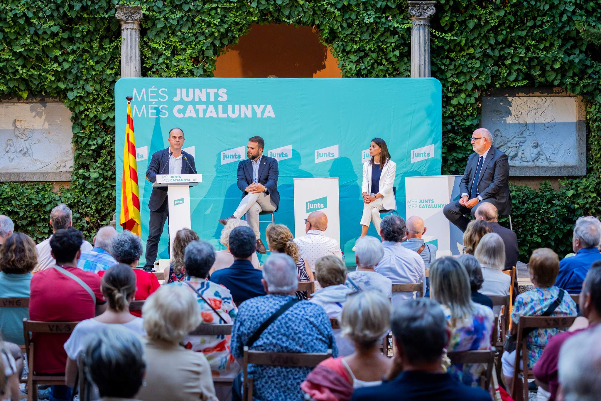 Turull estalla contra Podemos por las competencias de inmigración: "Prefieren que las gestione el PP"