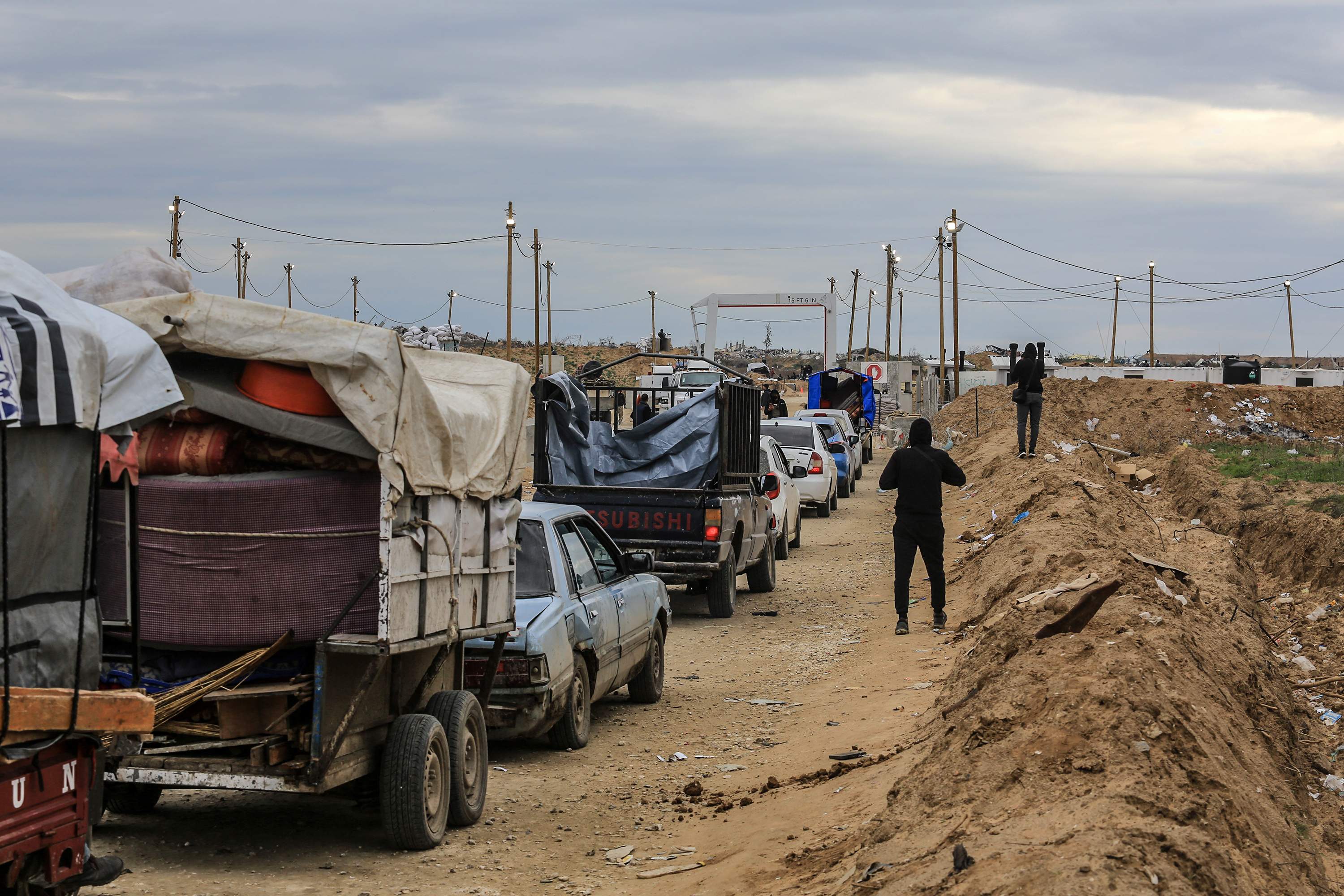 Israel abre una segunda carretera durante 48 horas para forzar la salida de Gaza