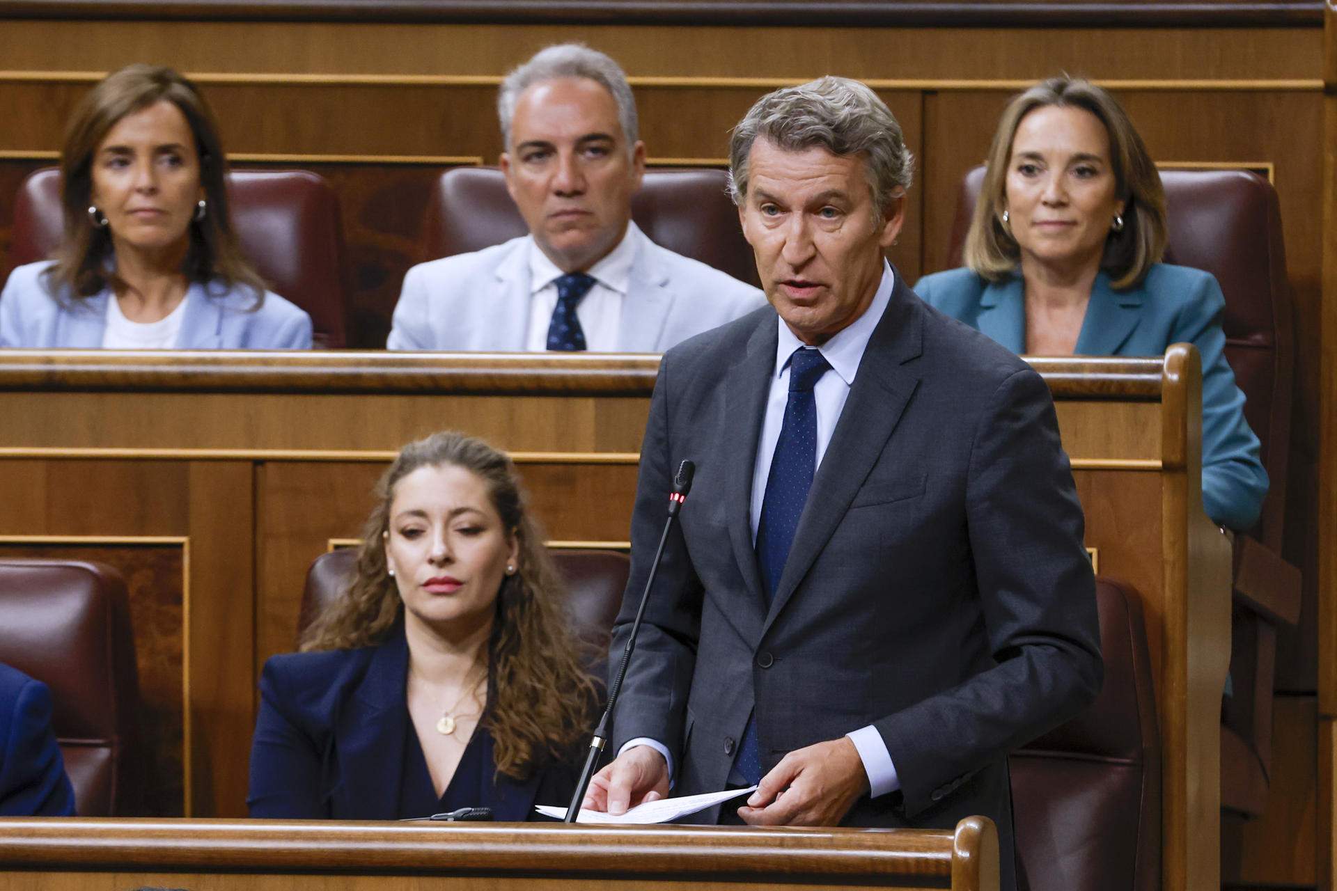 Feijóo a Sánchez: “Para seguir en el poder, usted pactaría hasta con Netanyahu”