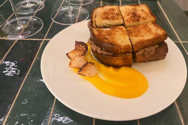 Bocadillo de jabalí en pan de brioche / Foto: Rosa Molinero Trias Bocadillo de jabalí en pan de brioche / Foto: Rosa Molinero Trias