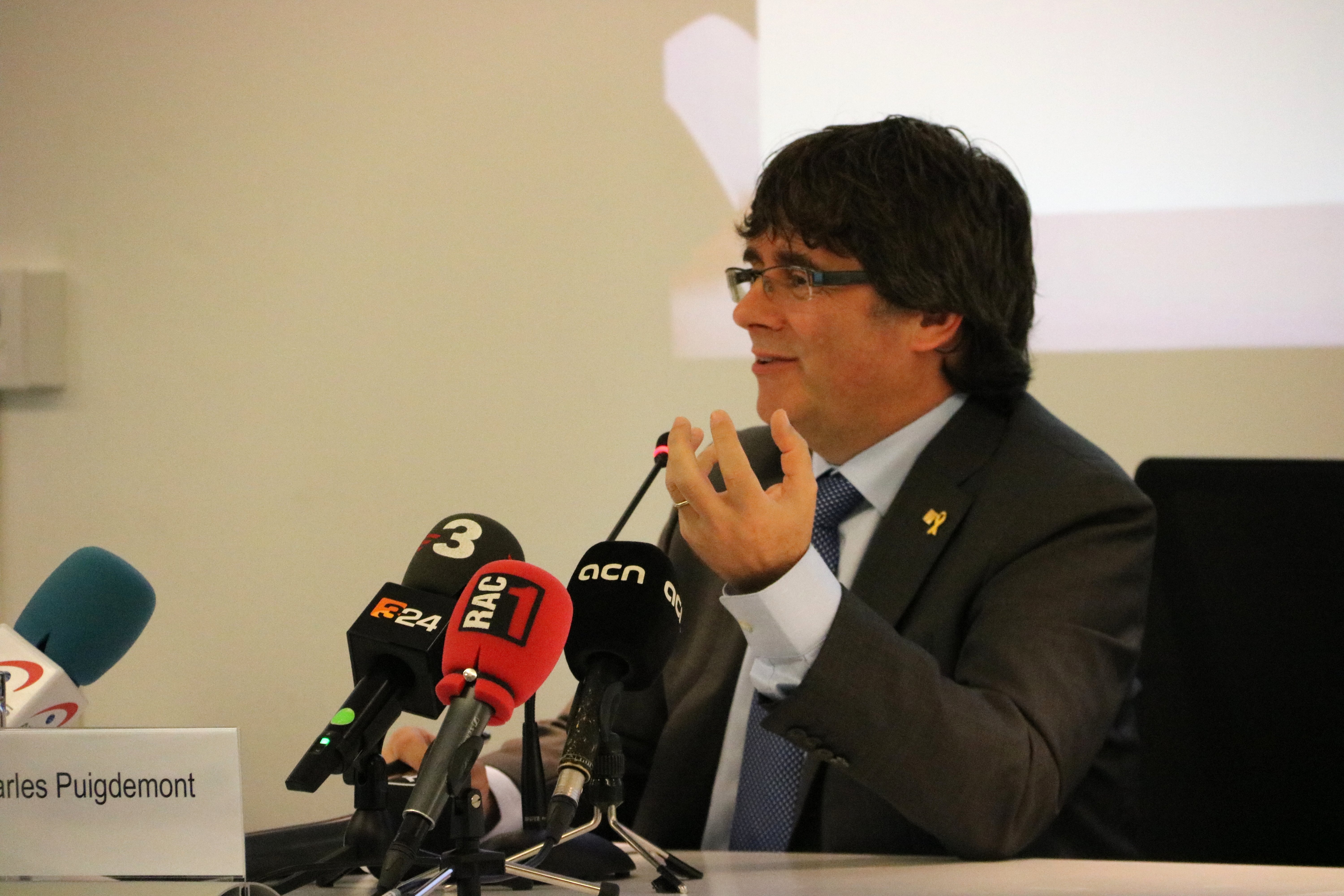 Puigdemont confia que el Parlament el protegeixi com el Poder Judicial fa amb Llarena