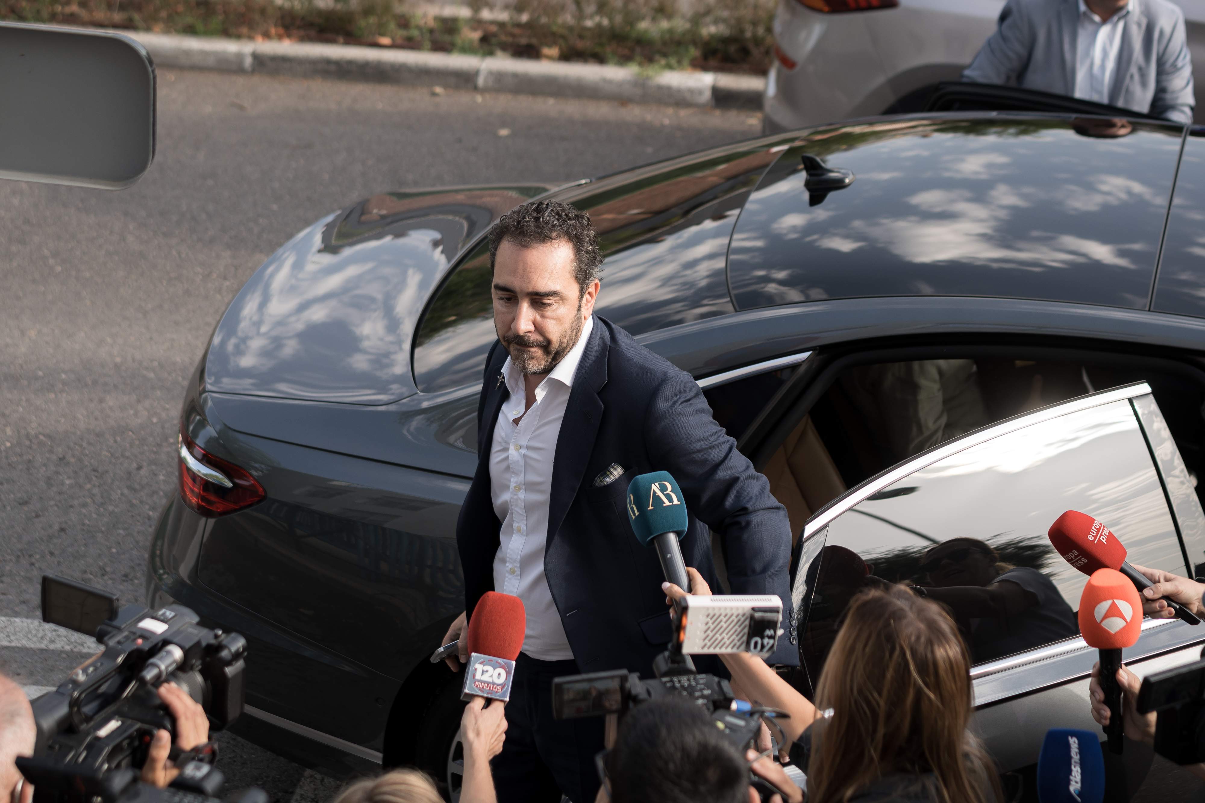 L'Audiència Nacional ordena subhastar el Ferrari i 8 cotxes de luxe de Víctor de Aldama a un preu residual