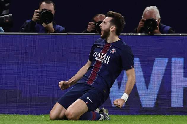 Khvicha Kvaratskhelia PSG EFE