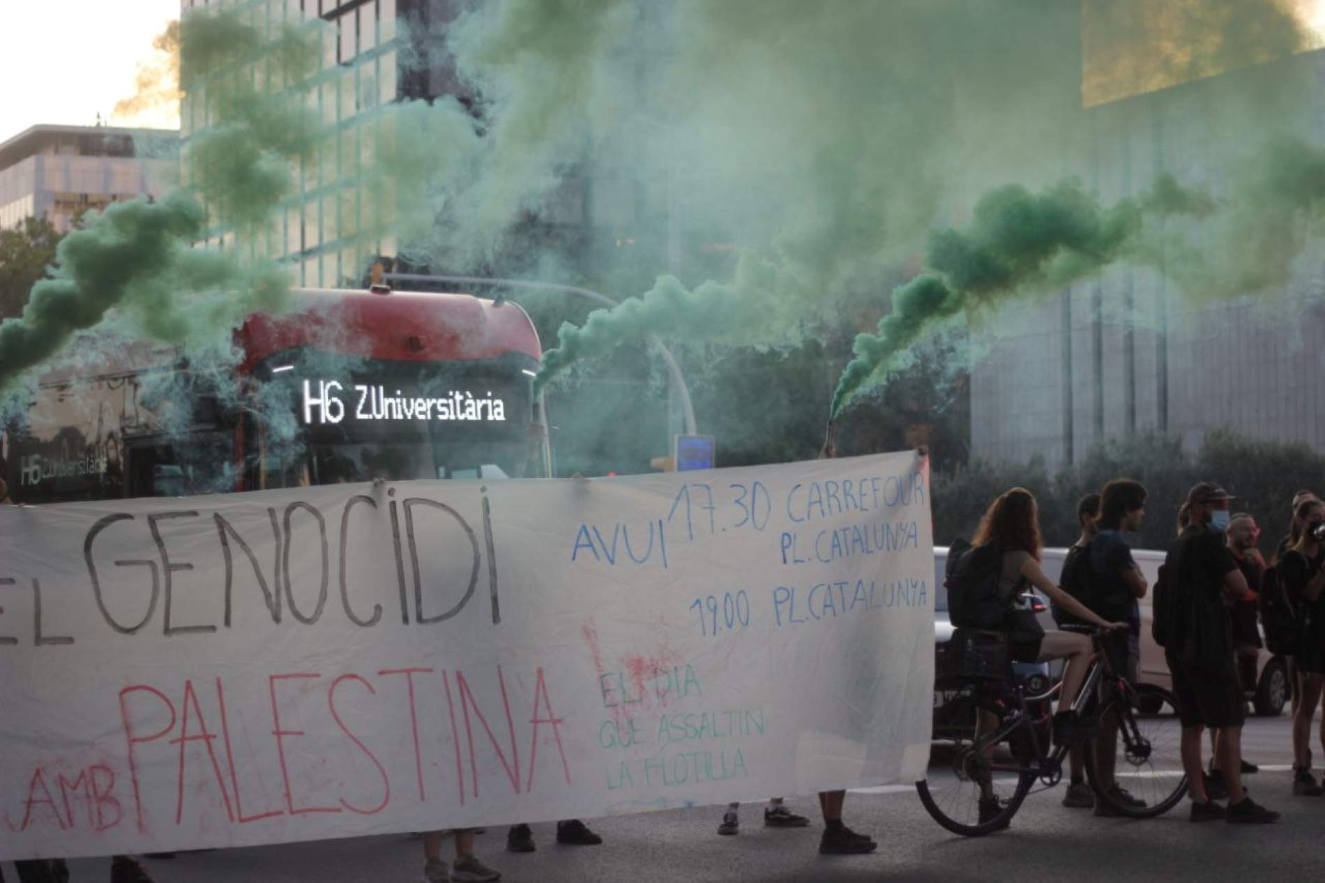Cortan la avenida Diagonal por una manifestación propalestina