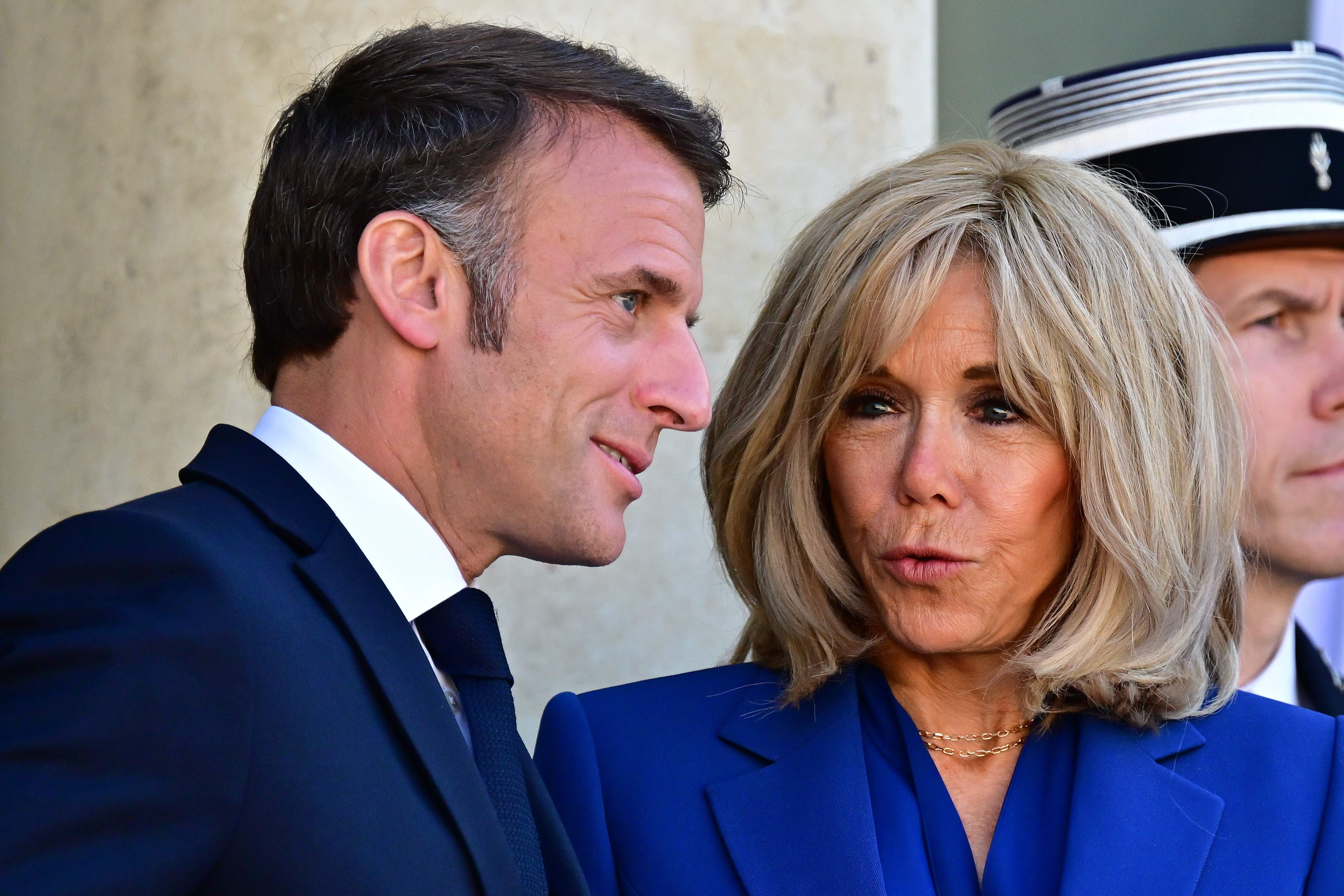 Els Macron presentaran proves científiques als EUA per desmentir els rumors que la primera dama és un home