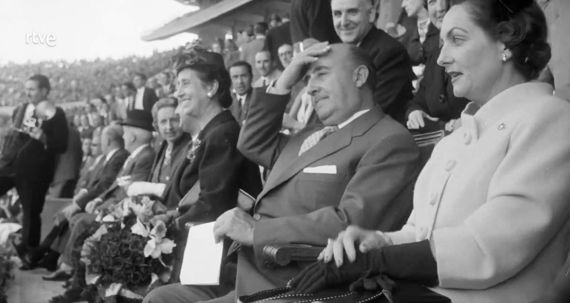 VÍDEO | Las imágenes inéditas de Franco en el Camp Nou que el NO-DO ocultó