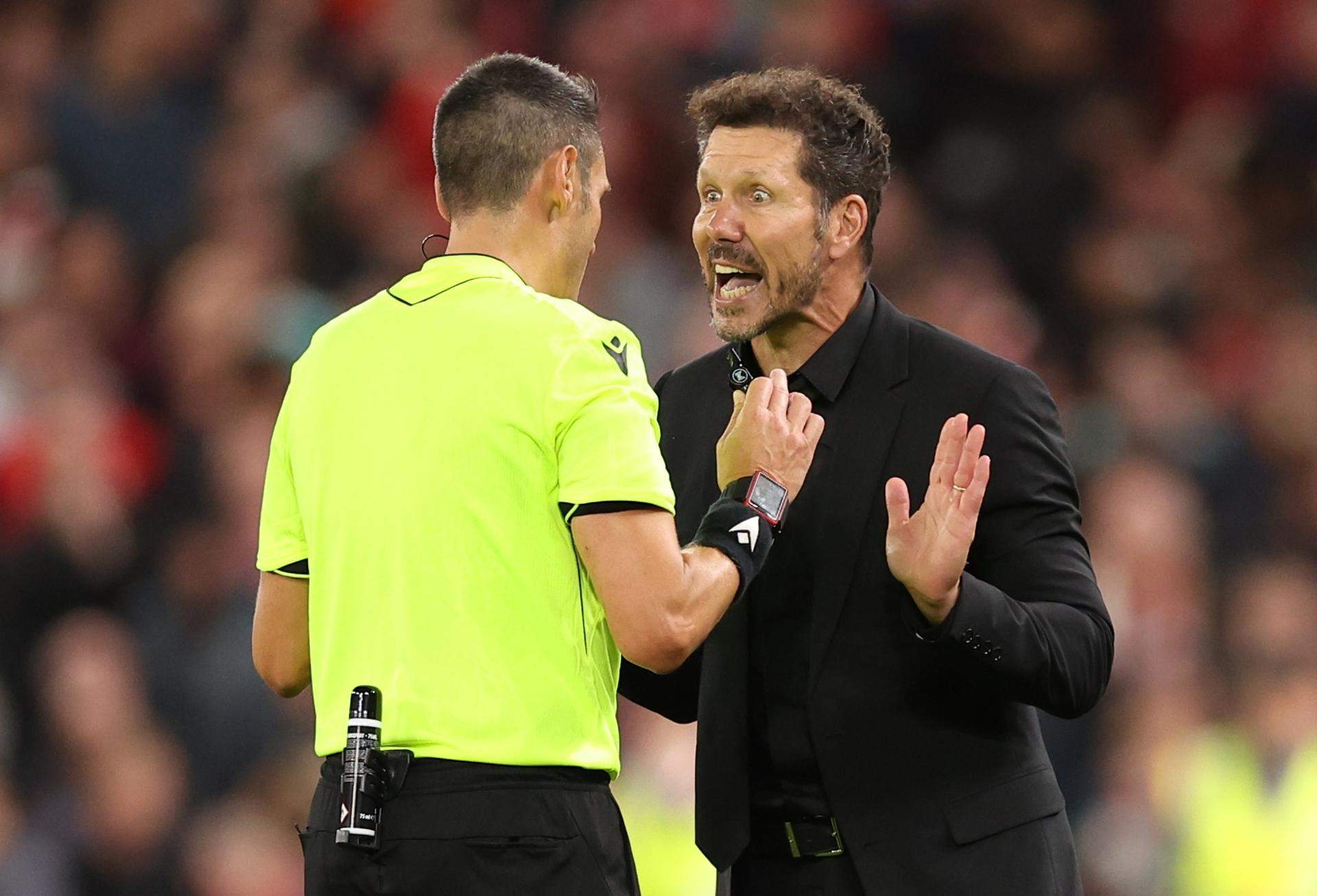 La respuesta del 'hooligan' que se encaró con Simeone en el Liverpool - Atlético: "Es un cobarde"