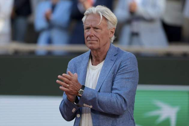 EuropaPress 6022258 trophy presenter bjorn borg during the pòdium ceremony of the mens final on