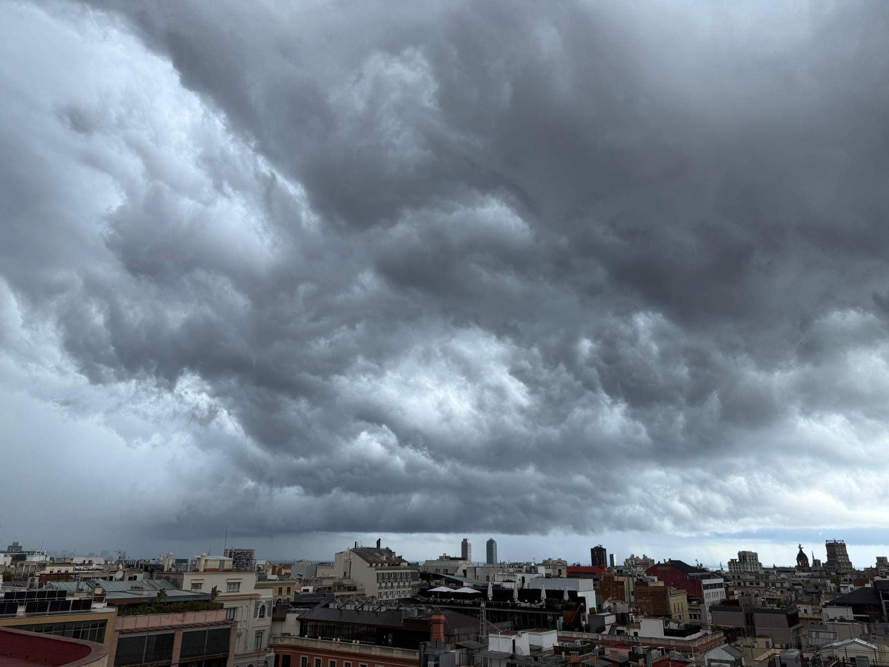 Un frente polar atacará Catalunya el fin de semana con tormentas y un enfriamiento de otoño