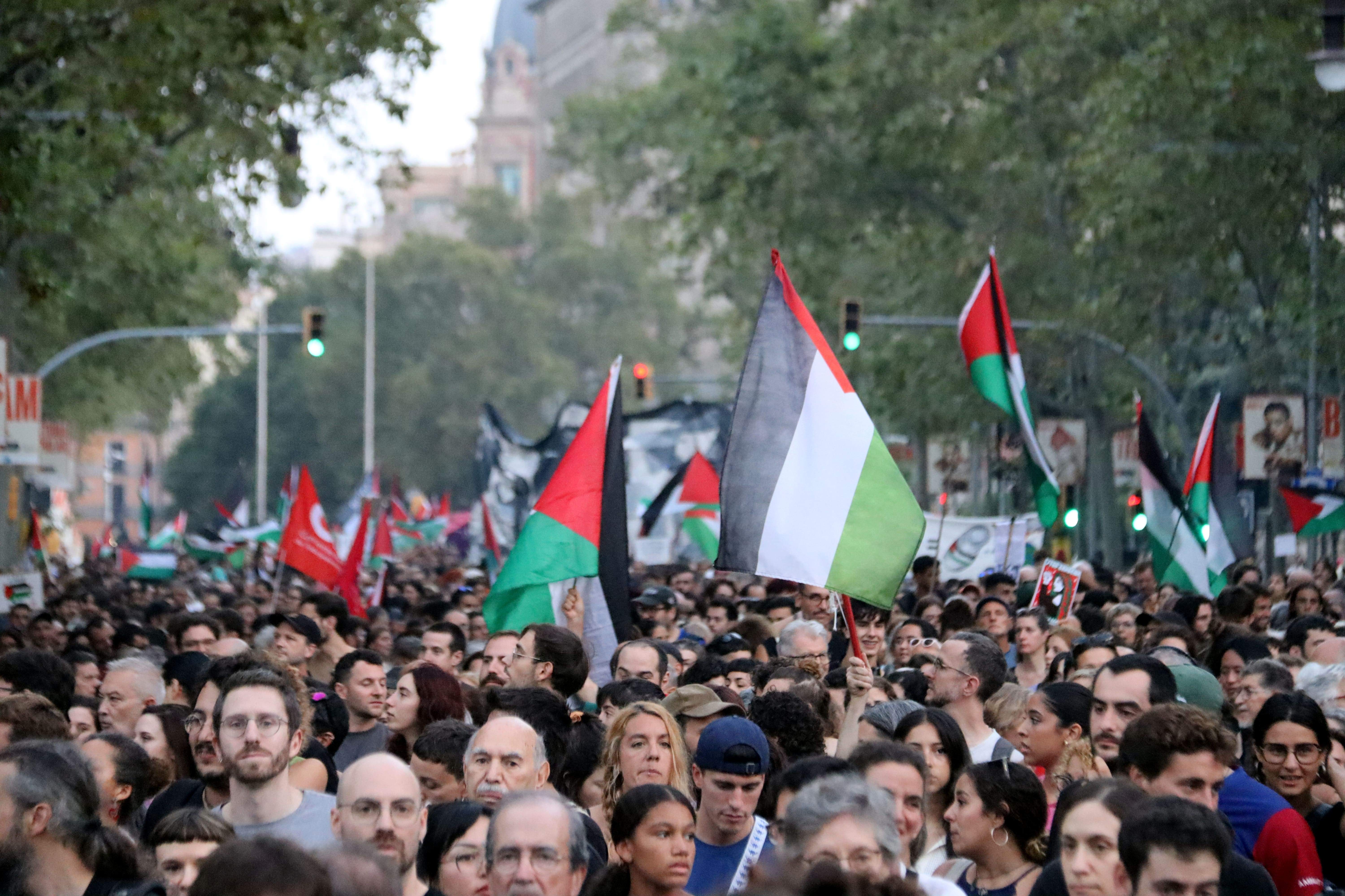 6.500 manifestants pro Palestina exigeixen a Barcelona que s'aturi el "genocidi" a Gaza