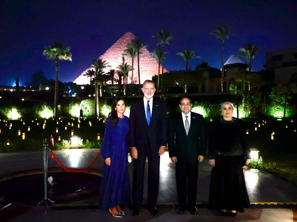 Felipe VI no comparte ni cama ni techo con su mujer, vive acompañado a un kilómetro del Pabellón del Príncipe