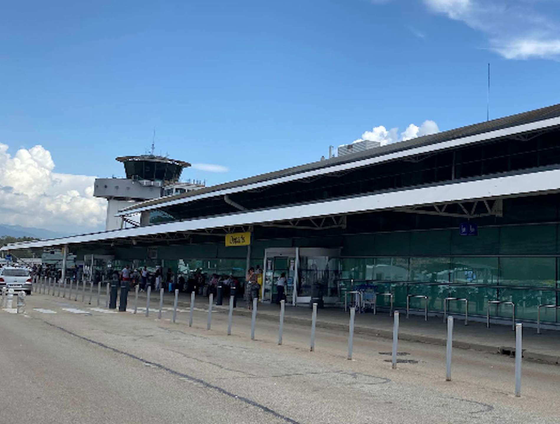 El vuelo que no podía aterrizar en el aeropuerto de Córcega porque el único controlador se quedó dormido