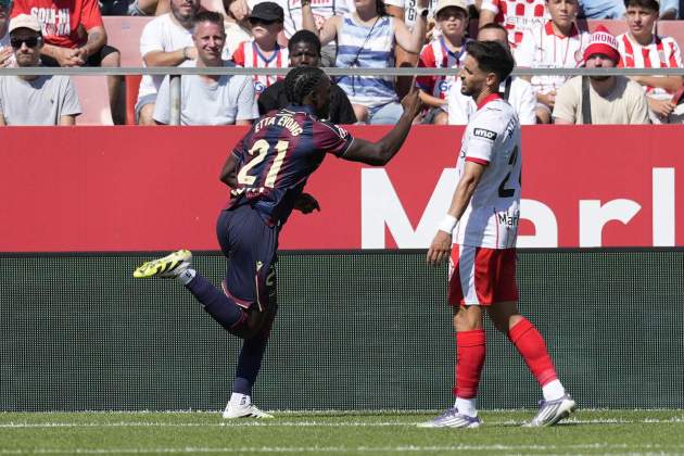 Etta Eyong celebra un gol del Levante contra el Girona / Foto: EFE Etta Eyong celebra un gol del Levante contra el Girona / Foto: EFE