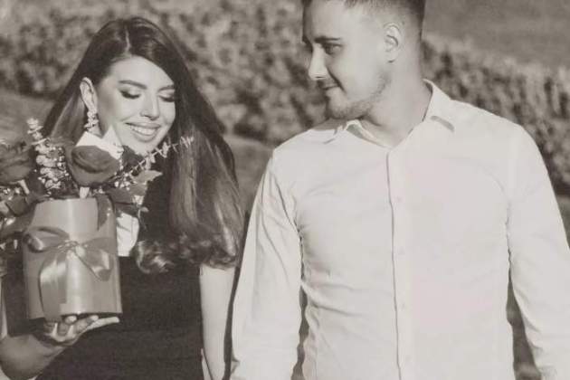 Adna, la influencer bosnia que acaba de morir, al lado de su marido IG