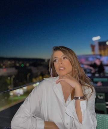 Adna, la influencer bosnia que acaba de morir, al lado de su marido IG3