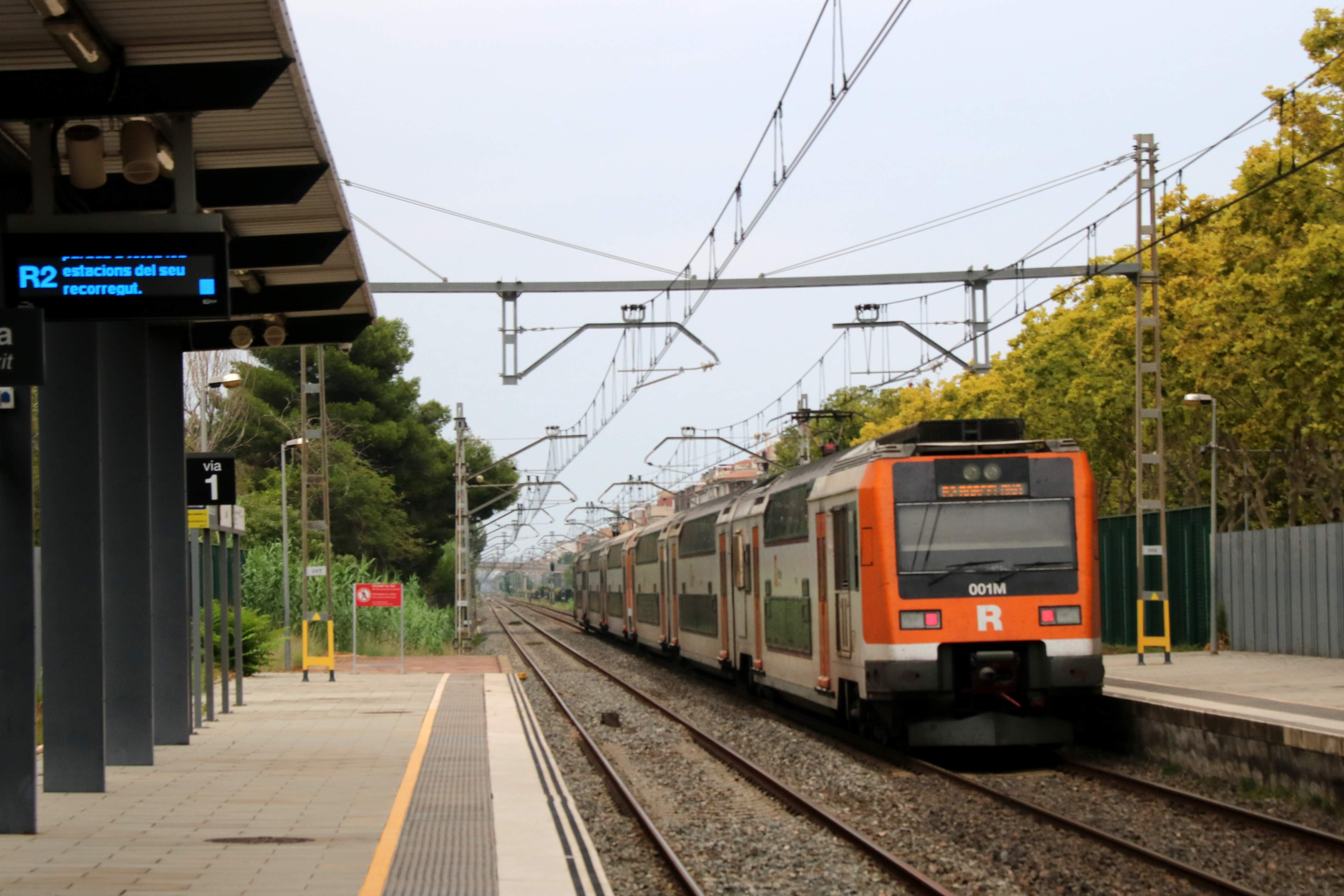 Les fortes pluges provoquen retards a Rodalies i deixen 27 persones atrapades al funicular de Montserrat