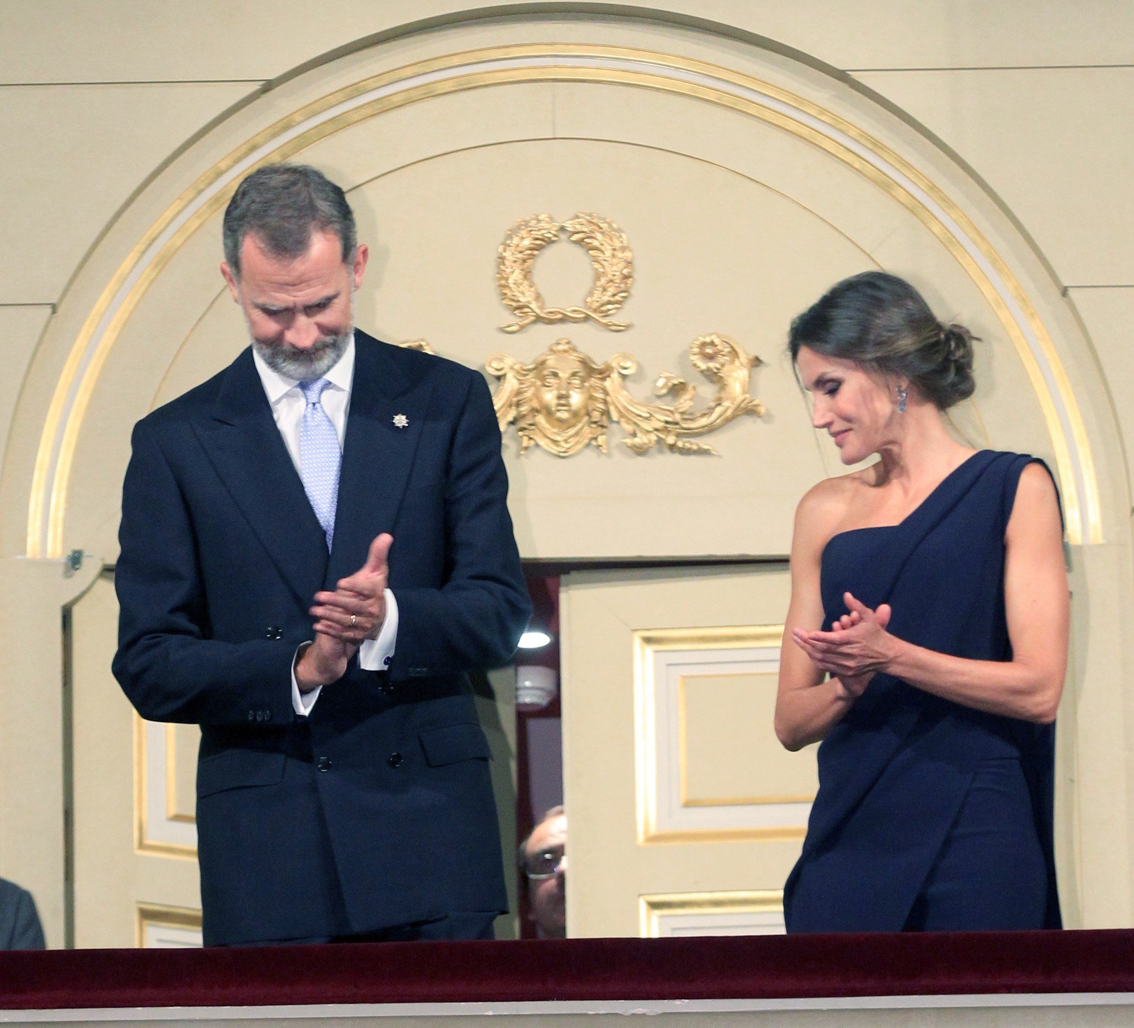 Els llaços grocs es colen a l'estrena de la temporada del Teatro Real