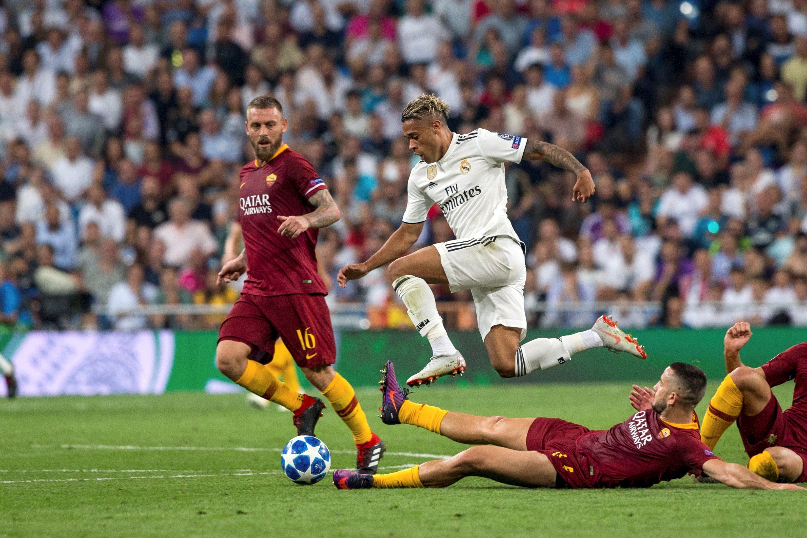 El madridisme homenatja el futbolista de la Roma que va eliminar el Barça