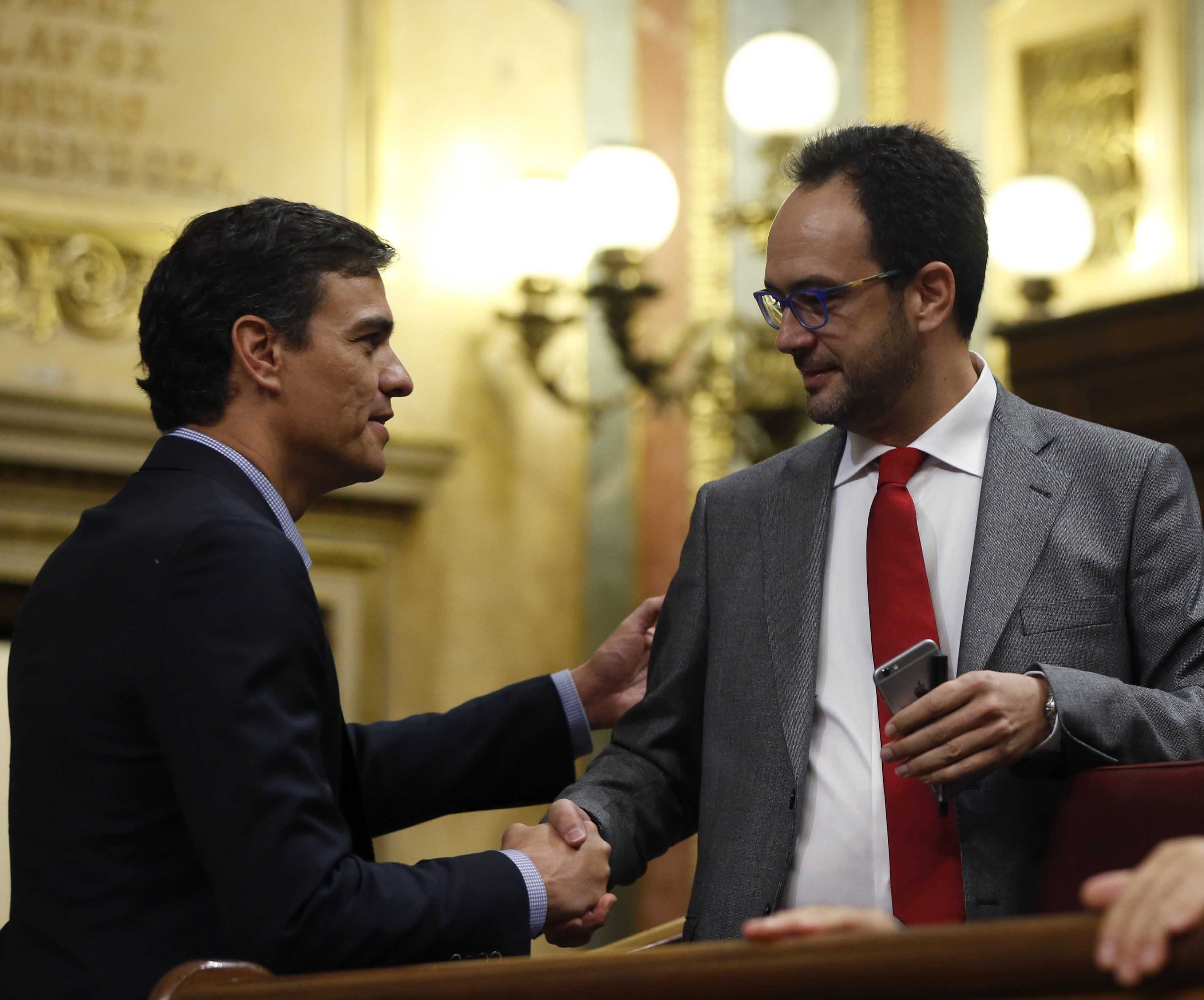 Xoc d'estratègies al PSOE per la reconstrucció del partit