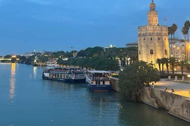 5. Torre del Oro y puerto fluvial de Sevilla. Font Pinterest