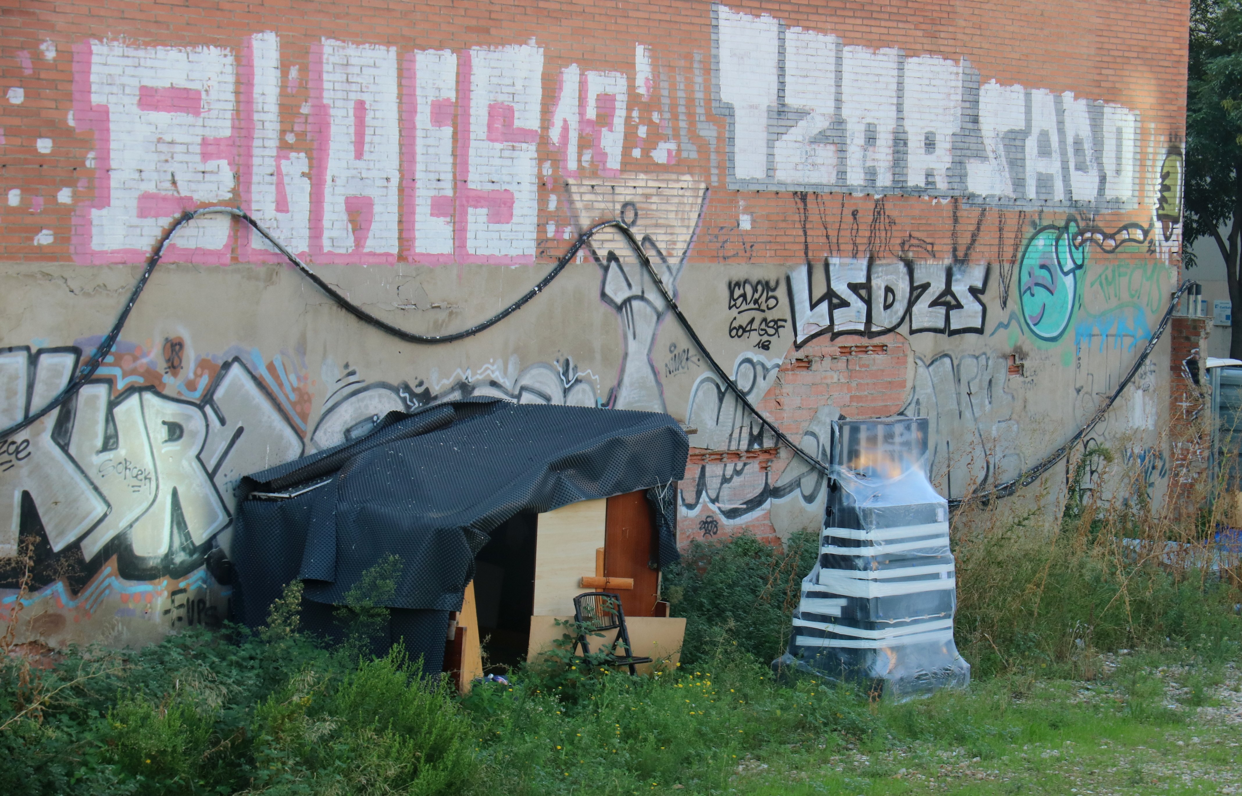 Mor apunyalat un sensesostre a Barcelona