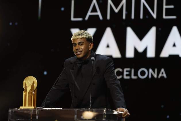 Lamine Yamal trofeo Kopa / Foto: Balón de Oro