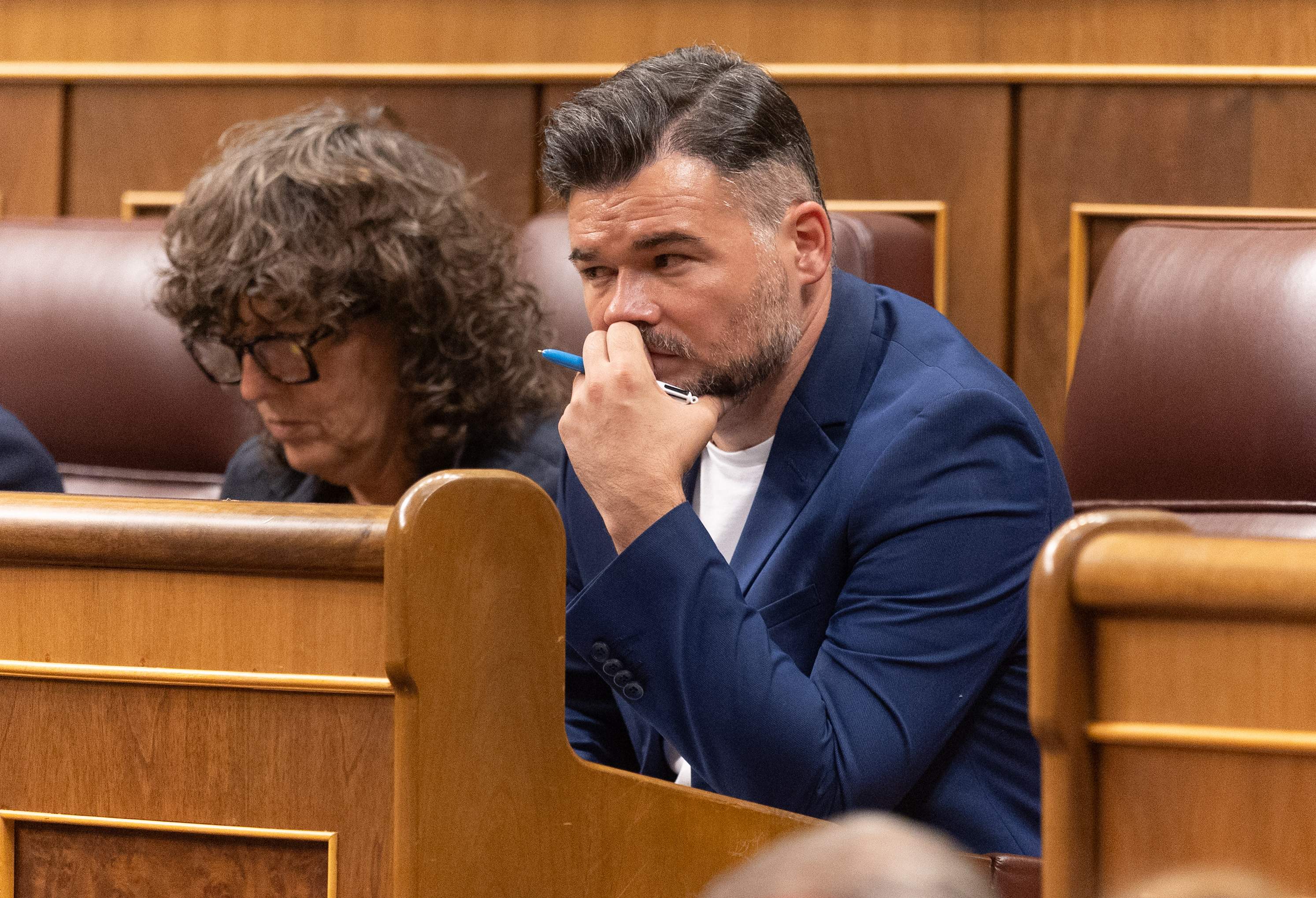 Rufián insta Podemos a avalar la delegació d’immigració malgrat el discurs “racista” de Junts
