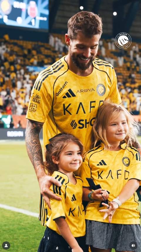 íñigo Martínez amb les seves filles Nikole i Paule   Instagram (2)
