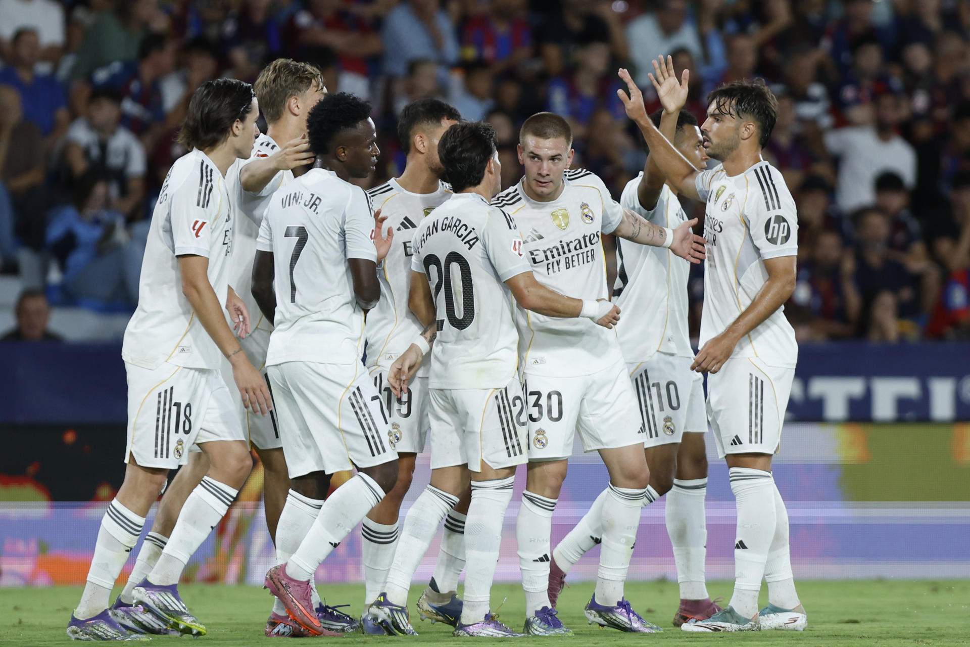 Un Real Madrid arrollador golea al Levante (1-4) y se mantiene intratable en la Liga