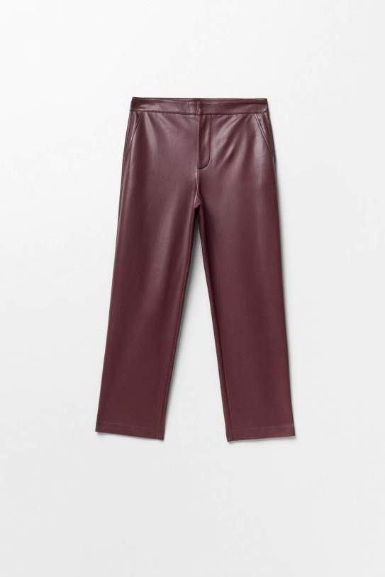 Pantalón chino efecto piel