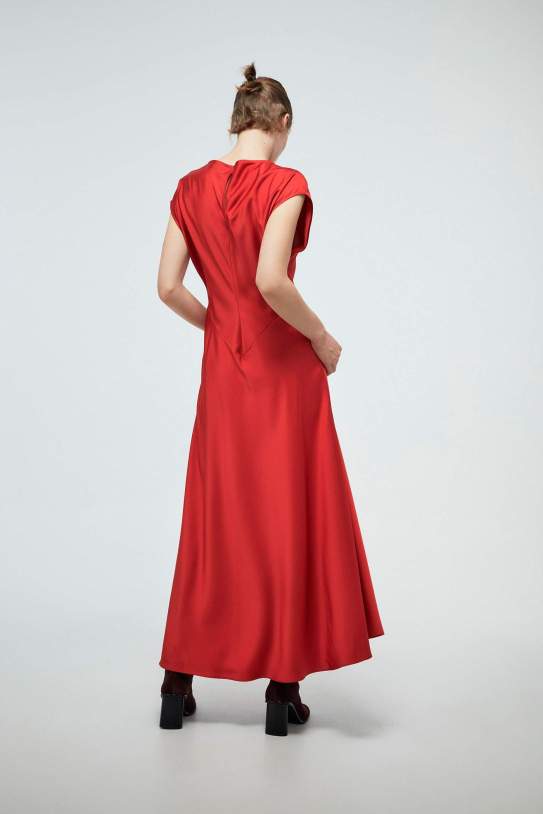 Vestido pieza metálica