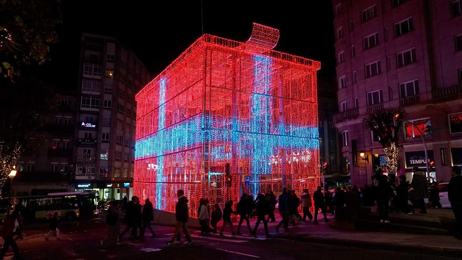 Nova munició de Vigo en la “guerra del Nadal" amb Badalona: una renovada caixa de regal gegant