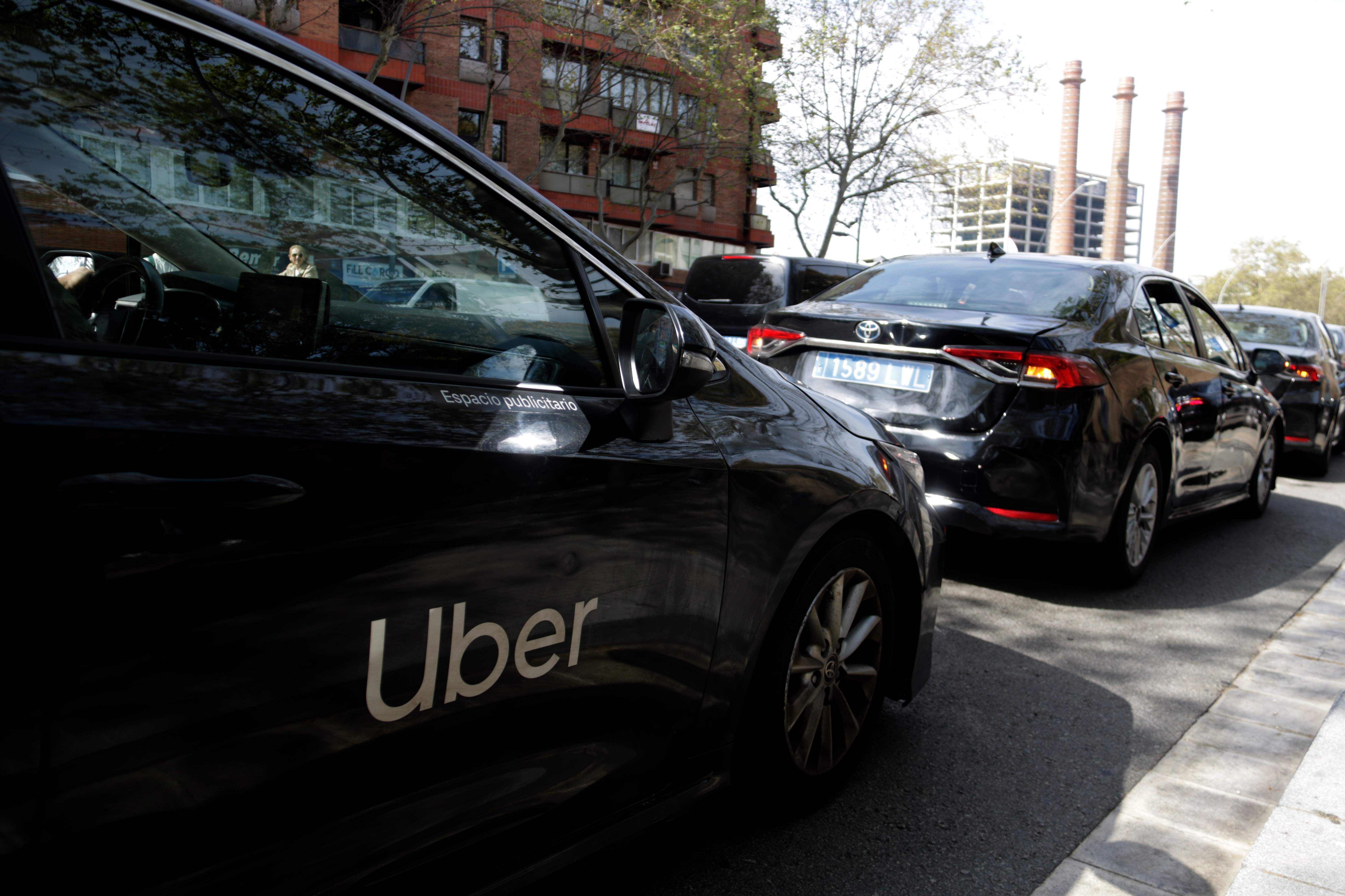 Cabify, Uber i Bolt, en contra de la llei del taxi: “4.000 llocs de treball menys de la nit al dia”